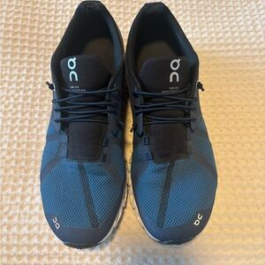 On cloud oncloud running shoes